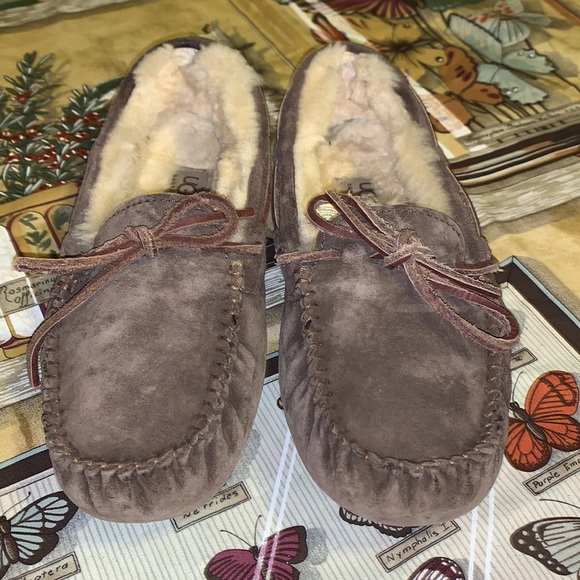Ugg Australia  Ansley Women's Slippers US 6 Dolphin Sheepskin Moccasin. Used. - Picture 3 of 12
